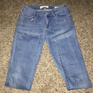 Bullhead Low-Rise Jeans